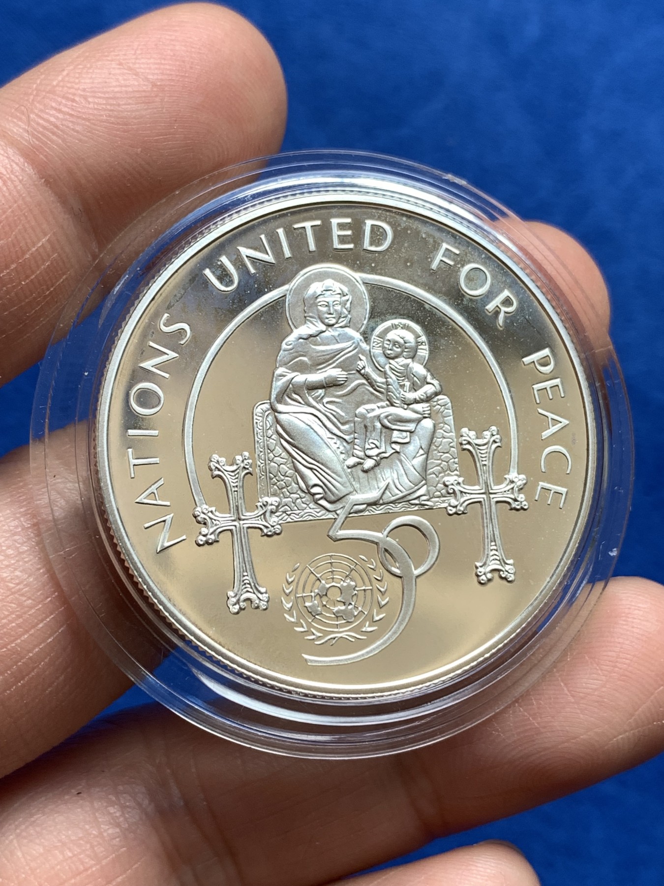 《竞宝斋》第251场-周日，周一2场连拍 (全场包邮) 亚美尼亚1995年联合国成立50周年纪念100德拉姆精制大银币，925银，直径38.61mm，重量28.28g