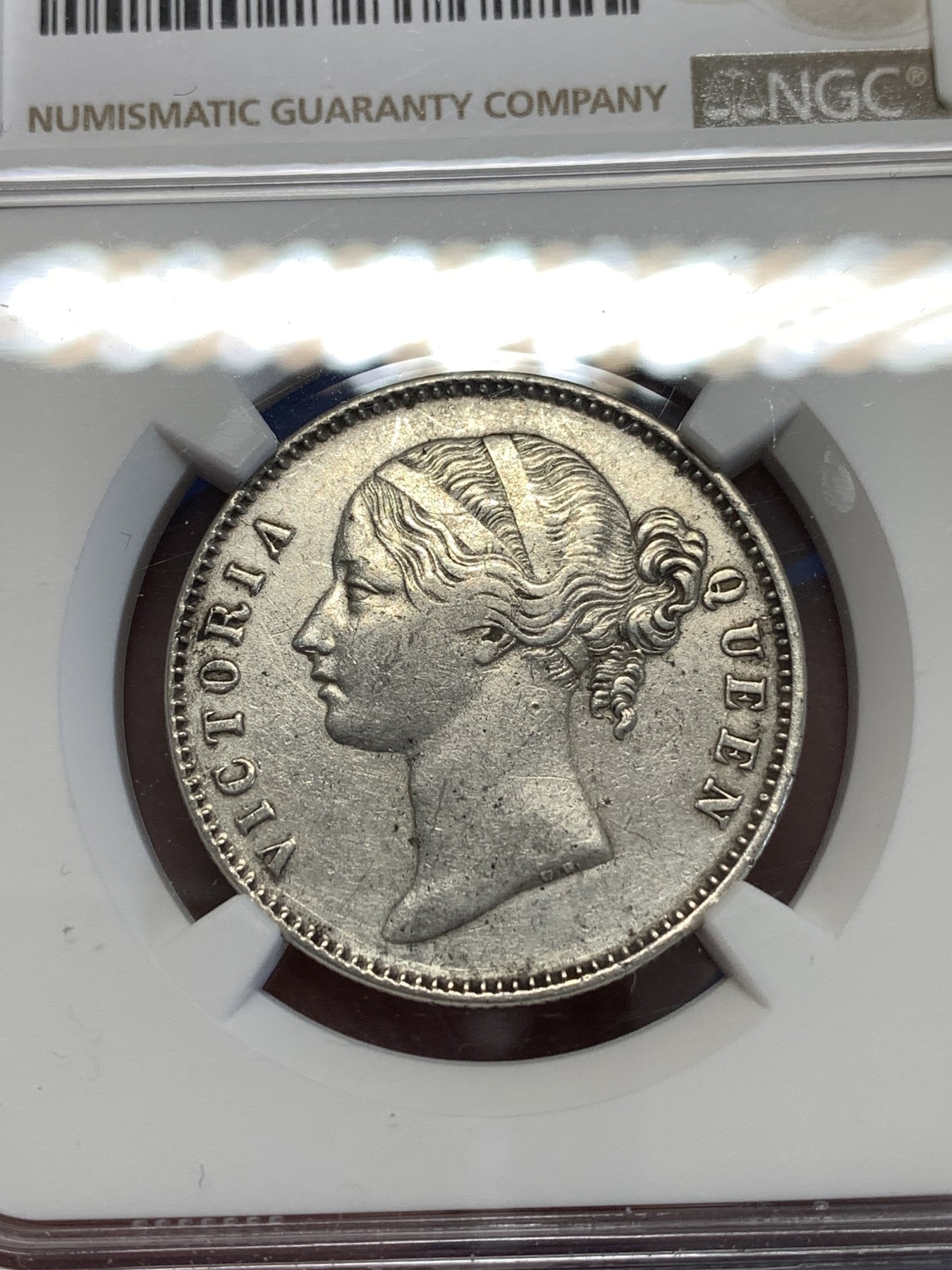 《竞宝斋》第251场-周日，周一2场连拍 (全场包邮) NGC AUD 英属印度1840年维多利亚女王双辫版1卢比银币