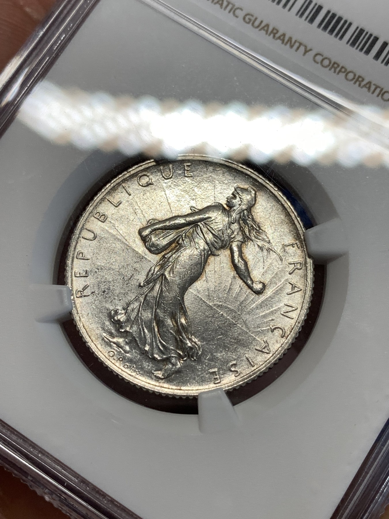 《竞宝斋》第251场-周日，周一2场连拍 (全场包邮) NGC MS62 法国1915年播种女神2法郎银币