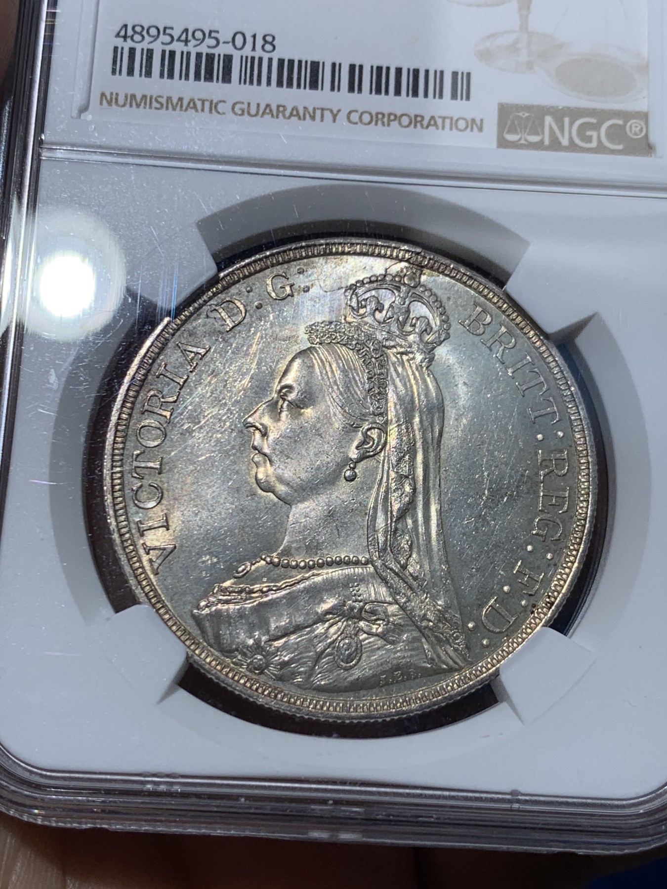 《竞宝斋》第251场-周日，周一2场连拍 (全场包邮) NGC MS62 英国1887披纱马剑银币 淡彩包浆 带十字转光