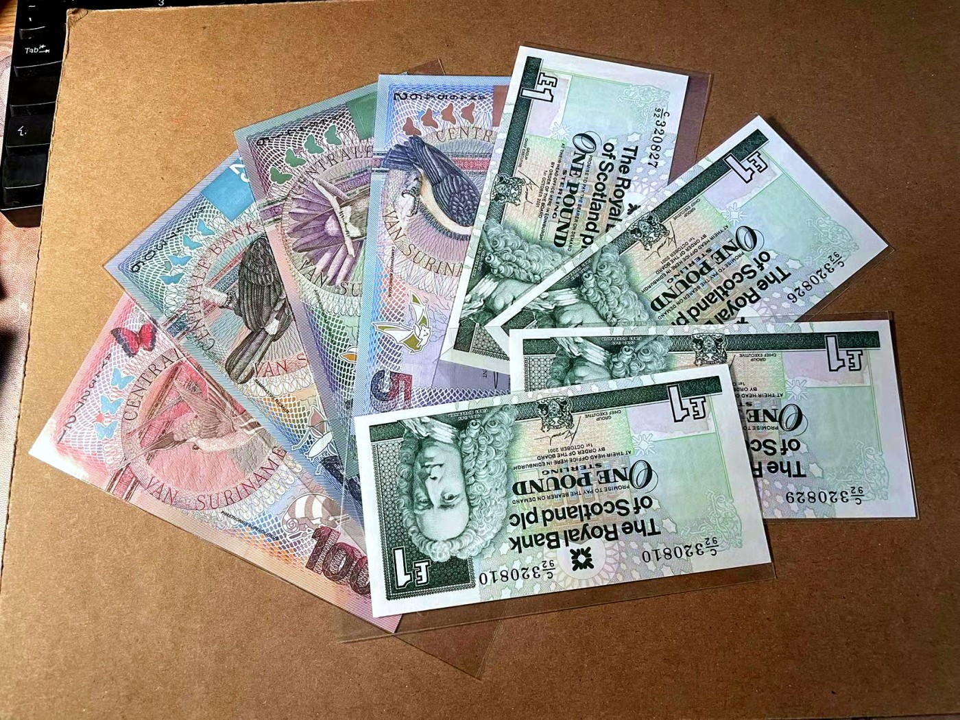 【Blue Auction】✨世界纸币精拍第453期【精】 【一组8张】苏格兰 2001年1镑 &苏里南 5-100盾 全新UNC