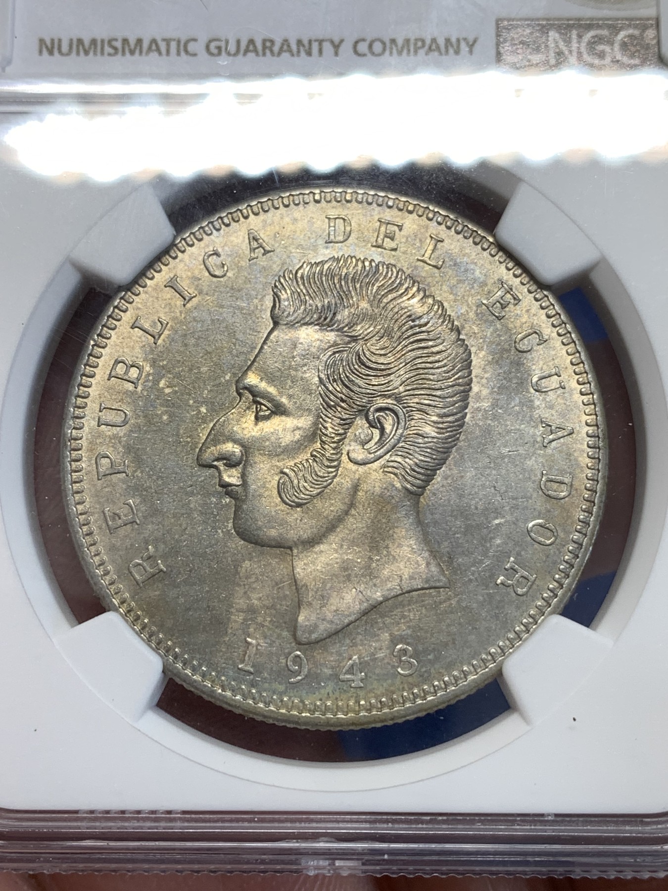 《竞宝斋》第251场-周日，周一2场连拍 (全场包邮) NGC UNCD 1943年厄瓜多尔5苏克雷银币，较少见的首年版，墨西哥铸造。原汁原味五彩老包浆，包浆醇厚。