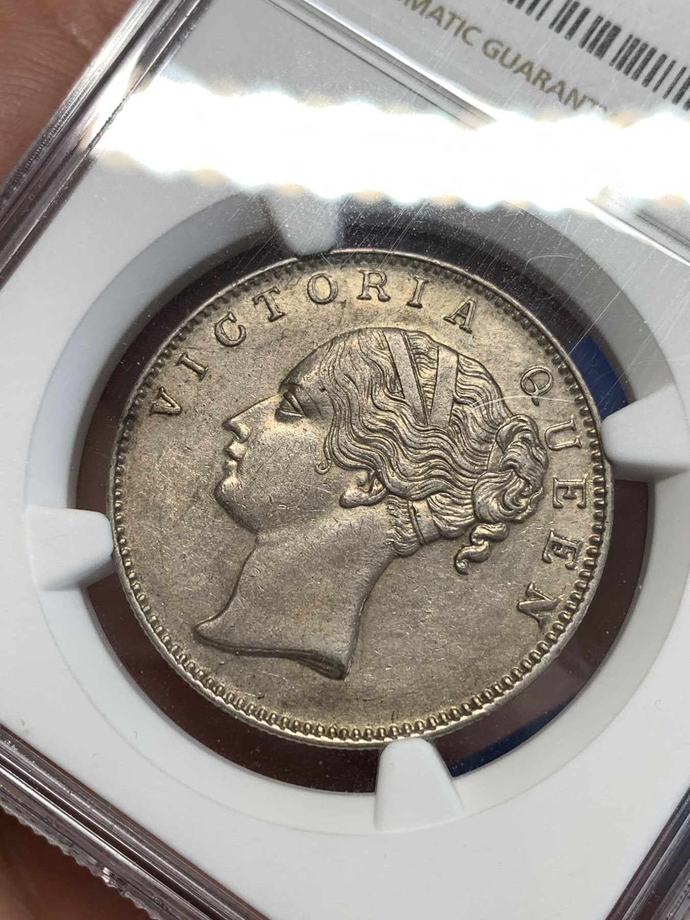 《竞宝斋》第251场-周日，周一2场连拍 (全场包邮) NGC AUD 1840年英属印度小维单辫1卢比，状态很好，人物雕刻细节精致，仍有光泽