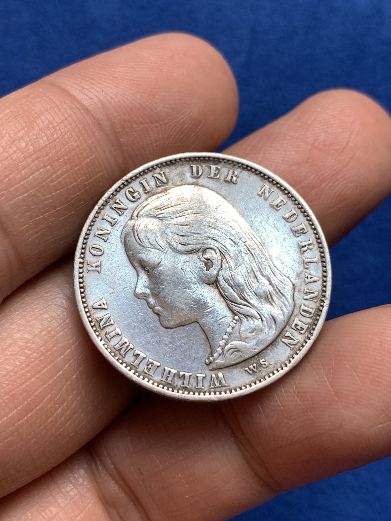 《竞宝斋》第251场-周日，周一2场连拍 (全场包邮) 荷兰1892年小萝莉1盾银币，威廉明娜女王首年份1盾银币，热门品种