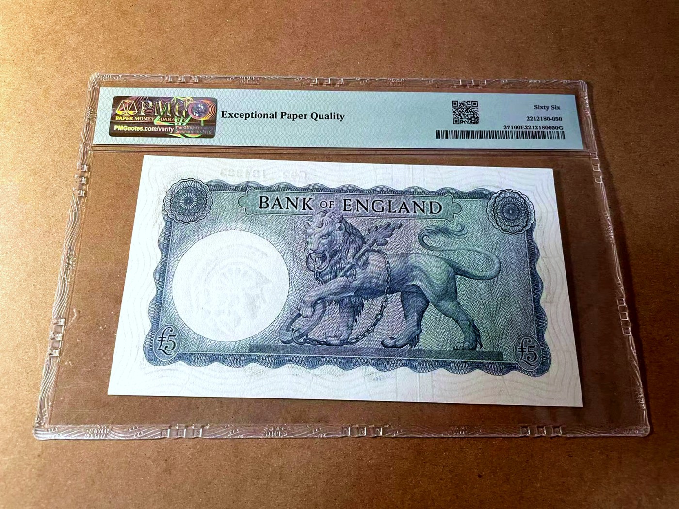 【Blue Auction】✨世界纸币精拍第450期——英伦三岛专场 【p371 333豹子号】英格兰B序列 1957-67年5镑 PMG66EPQ 圣乔治屠龙