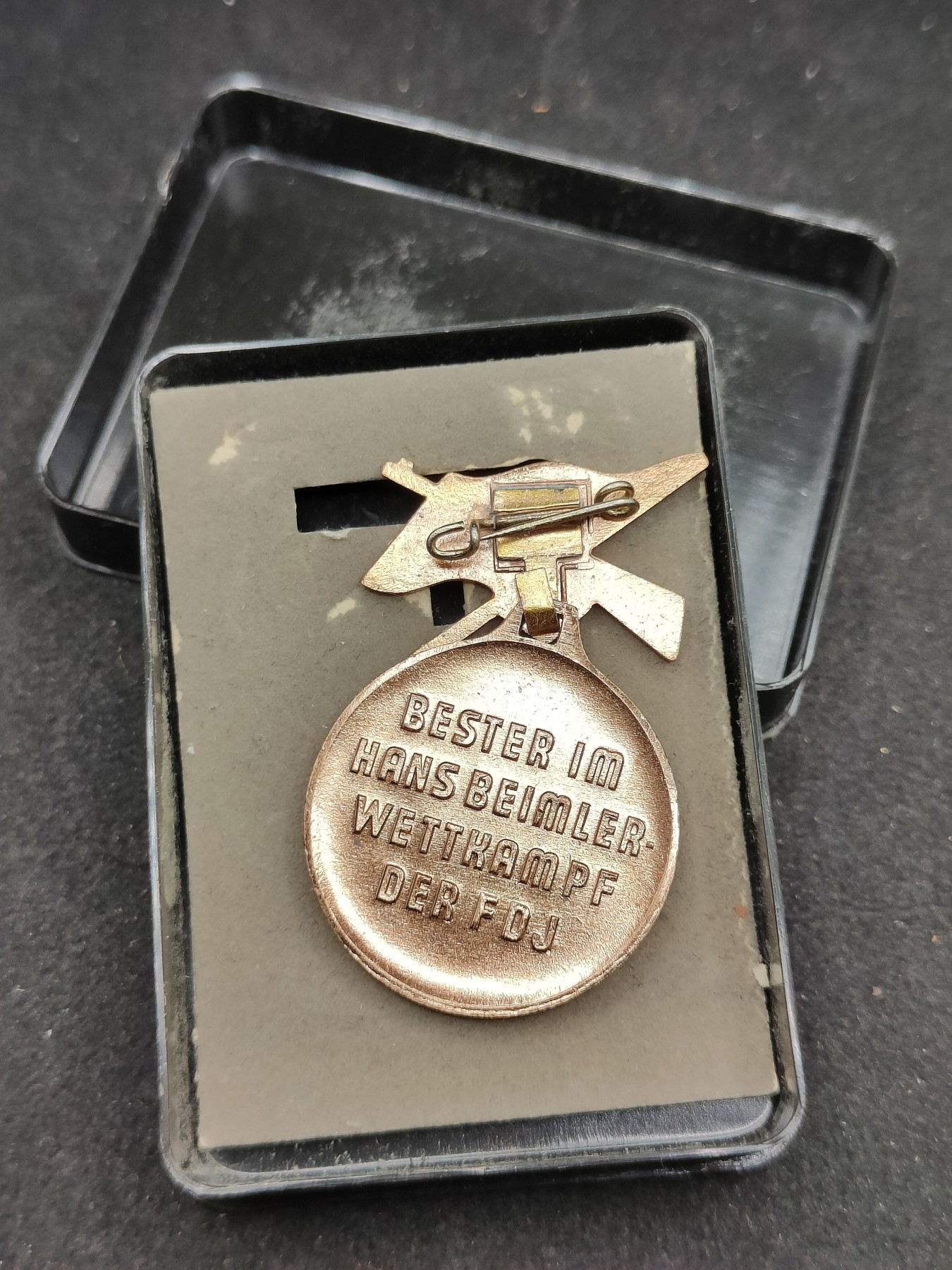 全场0元起拍 第142期 咸鱼国勋章拍卖专场 3月27日（周三）下午6：00开始 东德fdj奖章