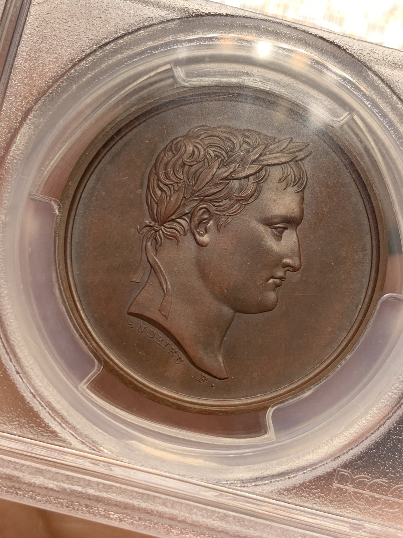 《竞宝斋》第252场-周日，周一2场连拍 (全场包邮) PCGS SP65 法国1804年拿破仑卢浮宫灵魂所在阿波罗厅原铸铜章   拿破仑对外扩张战争为卢浮宫积累了全欧最好艺术品馆藏  对拿破仑来说，每一幅天才作品都必须属于法国
