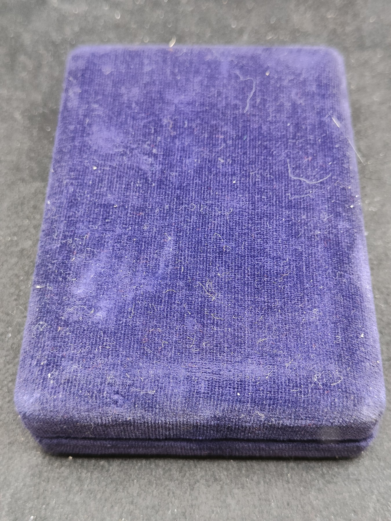 全场0元起拍 第142期 咸鱼国勋章拍卖专场 3月27日（周三）下午6：00开始 朝总联版烫金国徽盒 朝鲜功劳奖章