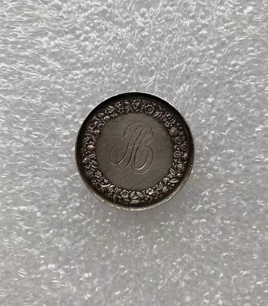 瓶子🏺第134期拍卖会 法国19世纪早期银质婚章  蜜蜂银标  直径27毫米  重量10.1克