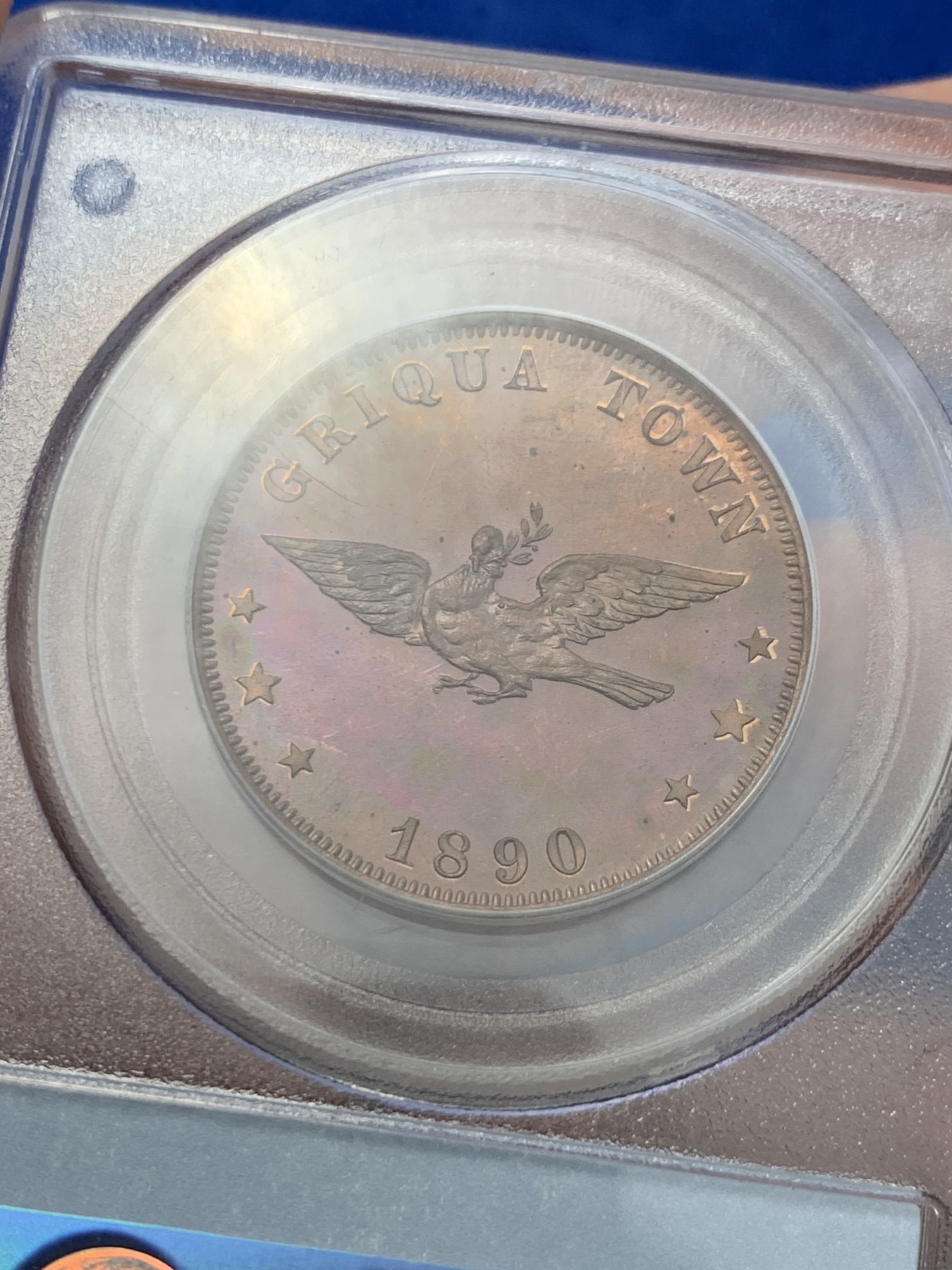 《竞宝斋》第252场-周日，周一2场连拍 (全场包邮) PCGS SP64RB 南非格里夸顿1890年维多利亚1便士带年份版 传统名誉品，两版一共只铸造了150枚，有年份版存世量更少！