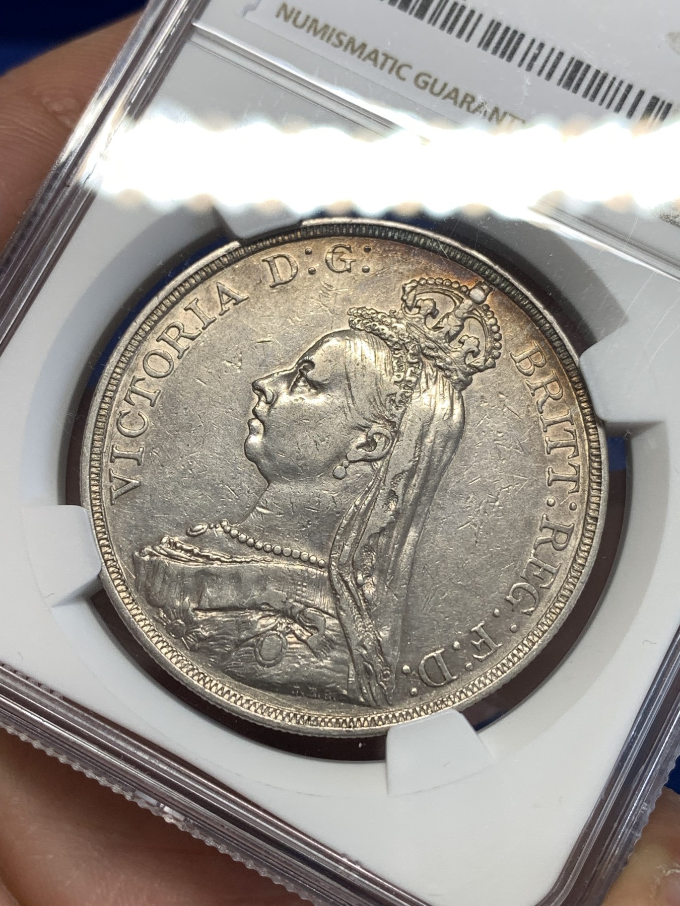 《竞宝斋》第252场-周日，周一2场连拍 (全场包邮) NGC XFD 英国1887维多利亚马剑克朗大银币 1887首年 性价比之选