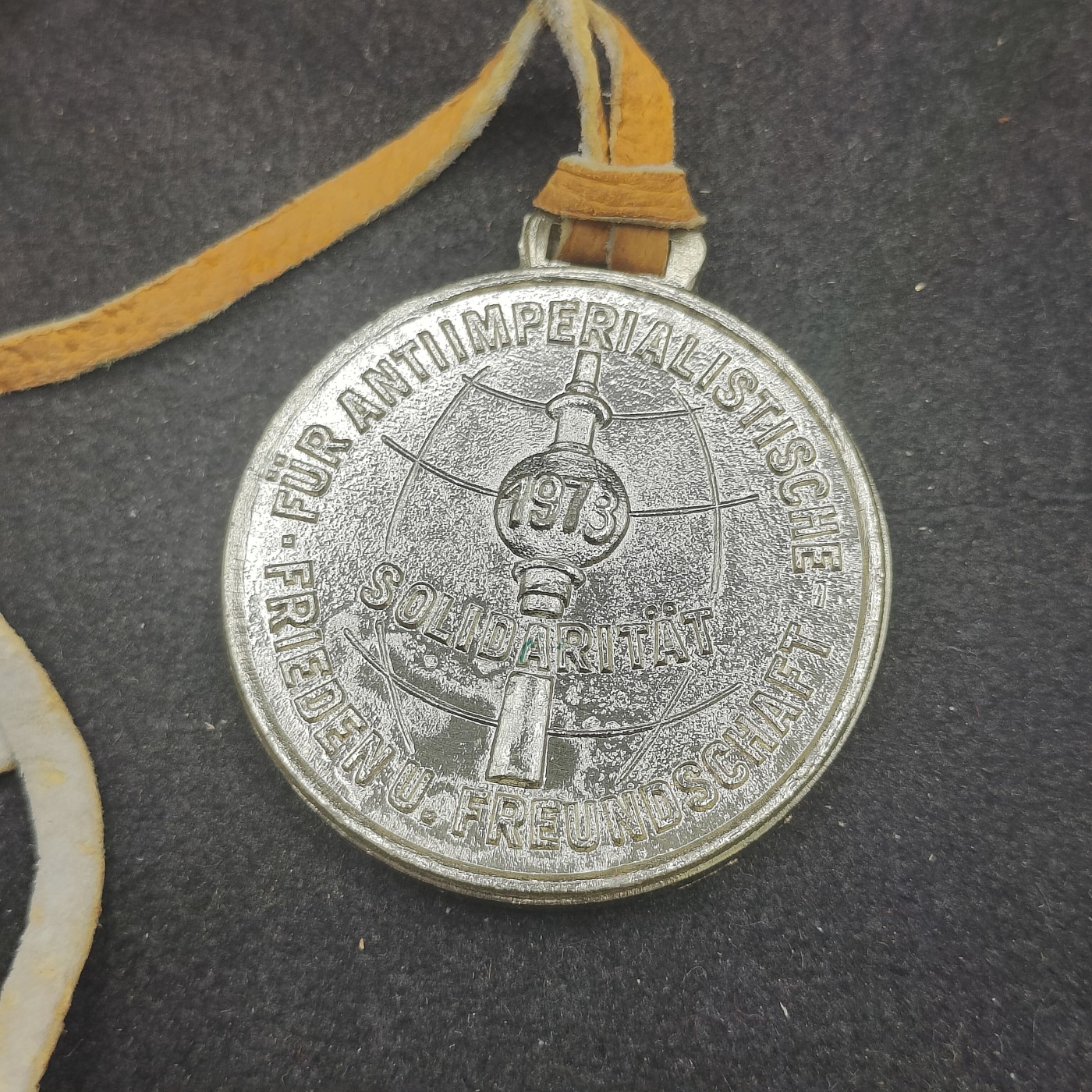 全场0元起拍 第142期 咸鱼国勋章拍卖专场 3月27日（周三）下午6：00开始 东德纪念章