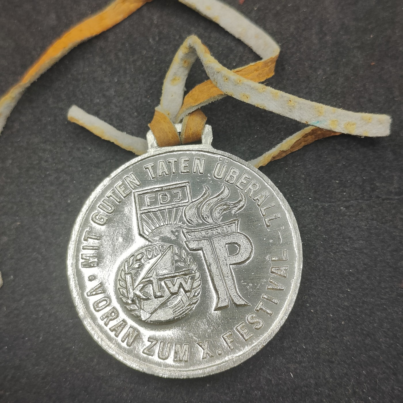 全场0元起拍 第142期 咸鱼国勋章拍卖专场 3月27日（周三）下午6：00开始 东德纪念章