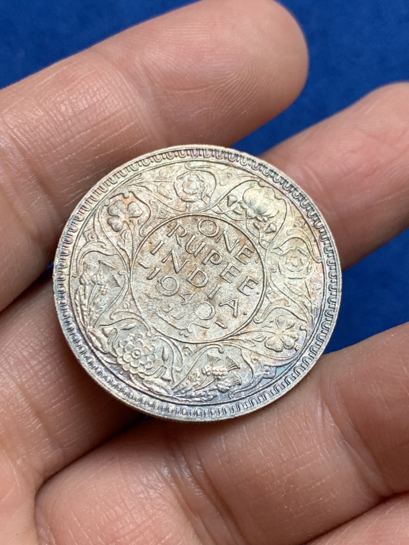 《竞宝斋》第252场-周日，周一2场连拍 (全场包邮) 英属印度1940年乔治六世1卢比银币 漂亮带彩