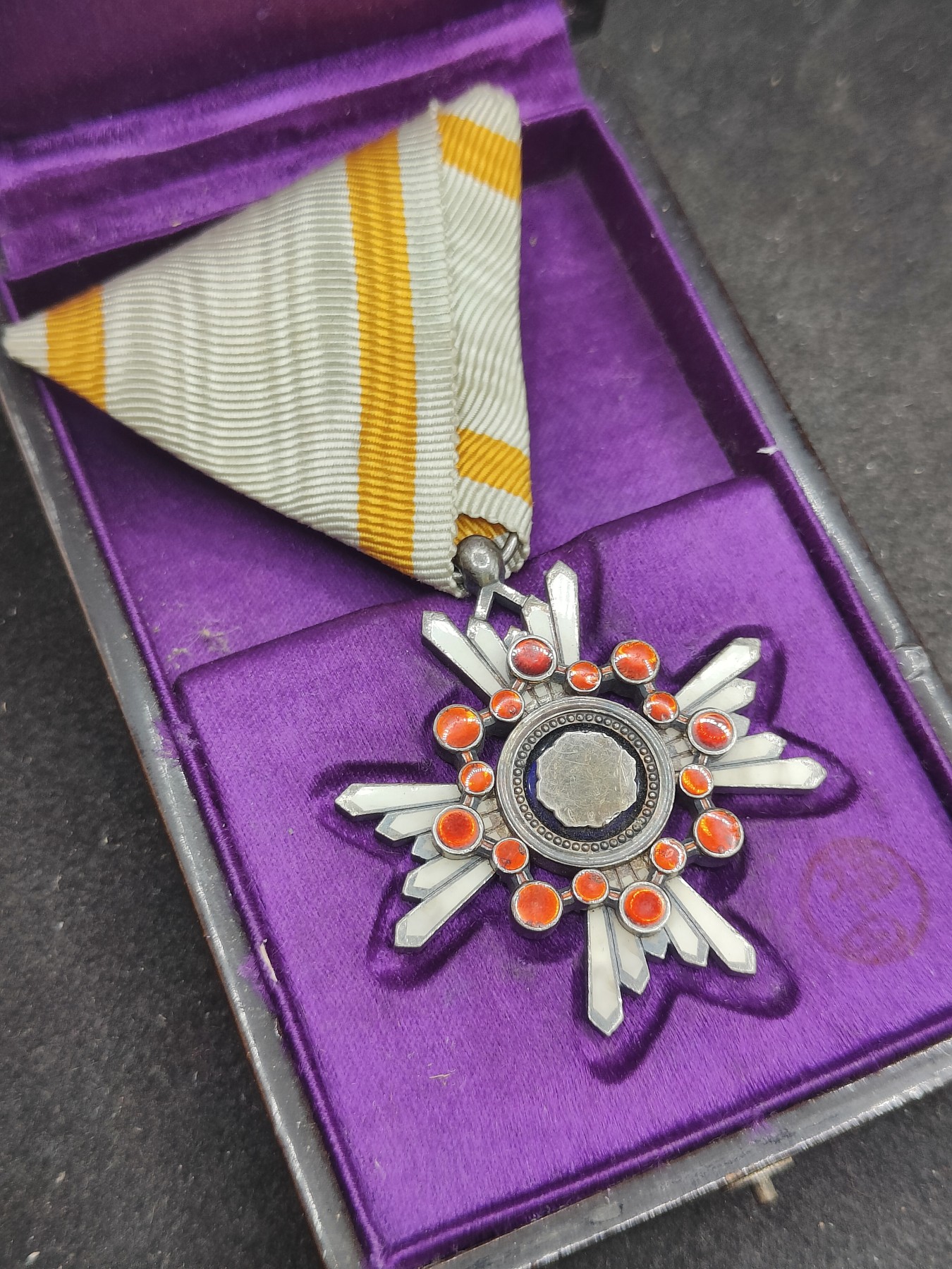 全场0元起拍 第142期 咸鱼国勋章拍卖专场 3月27日（周三）下午6：00开始 日本战时 六等瑞宝章银制带盒