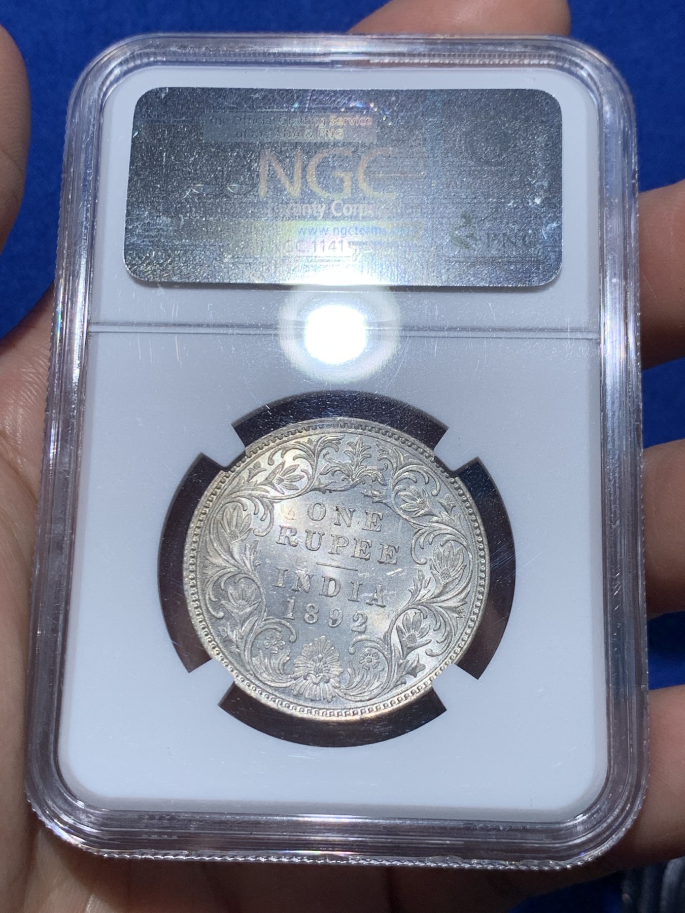 《竞宝斋》第252场-周日，周一2场连拍 (全场包邮) NGC MS62 1892B英属印度维多利亚1卢比银币 转光
