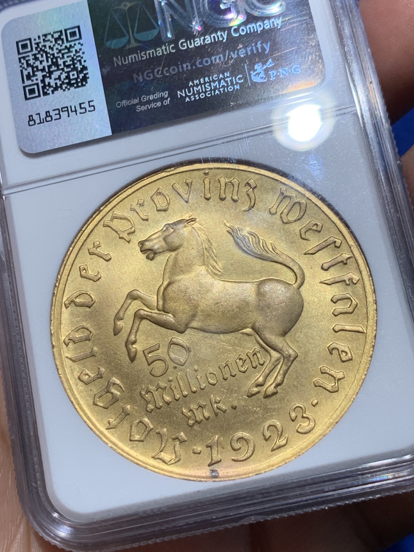 《竞宝斋》第252场-周日，周一2场连拍 (全场包邮) NGC MS64 1923年德国德紧威斯特伐利亚5千万马克镀金铜币 马币全套中的第二大面额，镀金层完好，金光闪闪。