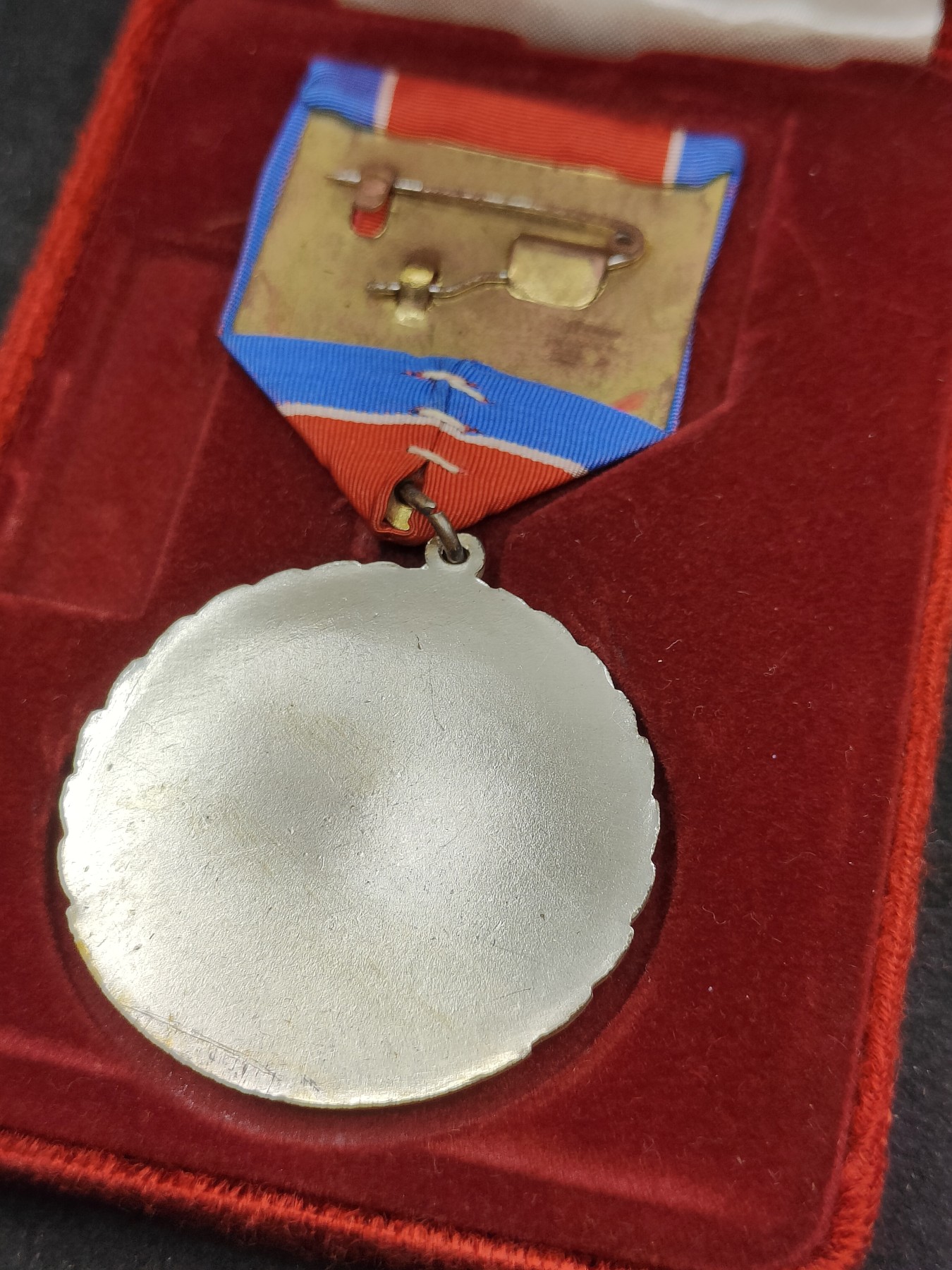 全场0元起拍 第142期 咸鱼国勋章拍卖专场 3月27日（周三）下午6：00开始 朝总联20周年纪念章