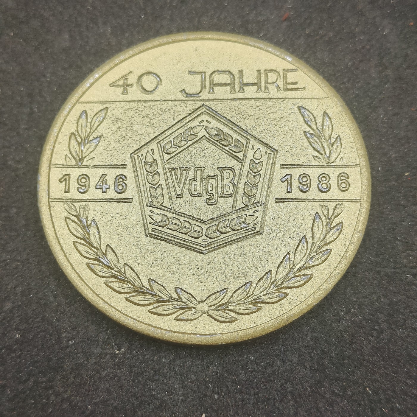全场0元起拍 第142期 咸鱼国勋章拍卖专场 3月27日（周三）下午6：00开始 东德vdgb40周年纪念章