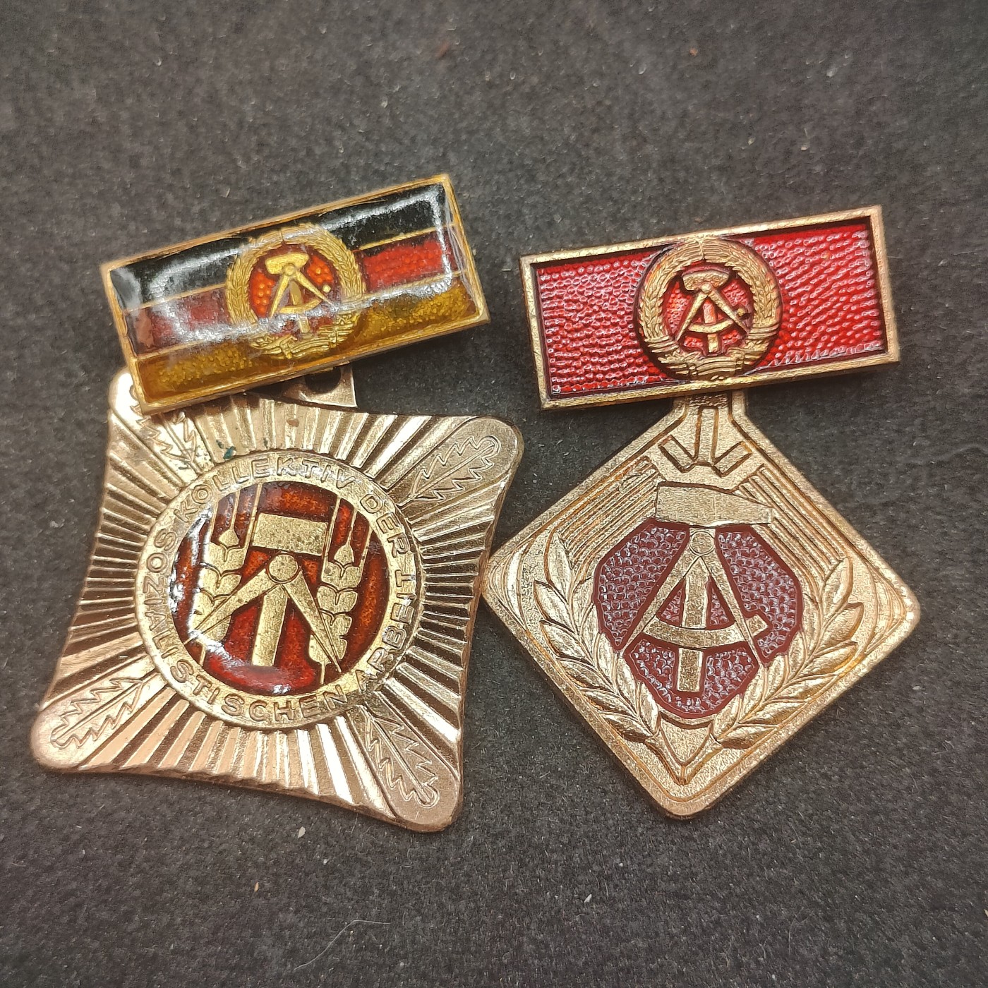 全场0元起拍 第142期 咸鱼国勋章拍卖专场 3月27日（周三）下午6：00开始 东德劳动奖章两个