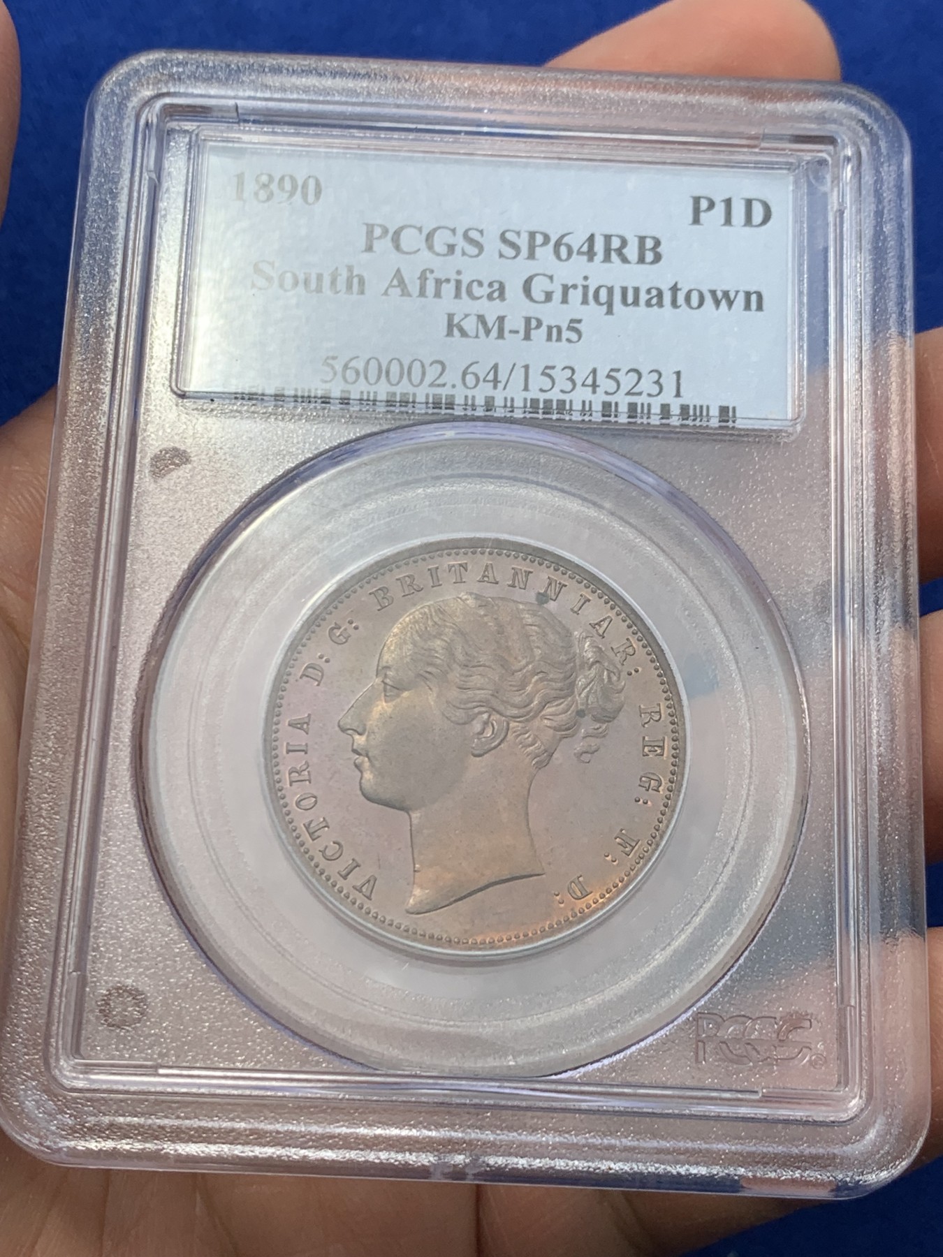 《竞宝斋》第252场-周日，周一2场连拍 (全场包邮) PCGS SP64RB 南非格里夸顿1890年维多利亚1便士带年份版 传统名誉品，两版一共只铸造了150枚，有年份版存世量更少！