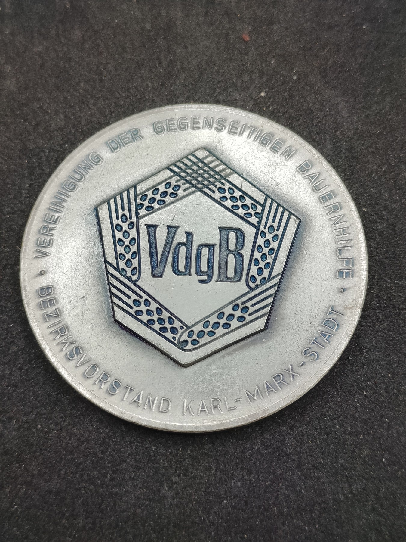 全场0元起拍 第142期 咸鱼国勋章拍卖专场 3月27日（周三）下午6：00开始 东德vdgb纪念章 大型