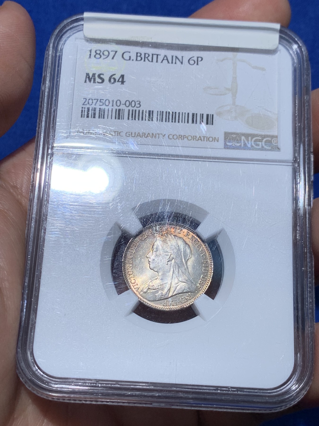 《竞宝斋》第252场-周日，周一2场连拍 (全场包邮) NGC MS64 英国维多利亚女王披纱6便士银币  橙彩包浆很好看 gem宝石光泽