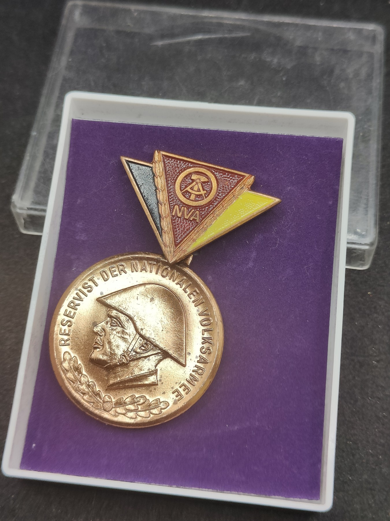 全场0元起拍 第142期 咸鱼国勋章拍卖专场 3月27日（周三）下午6：00开始 东德人民军军预备役证章