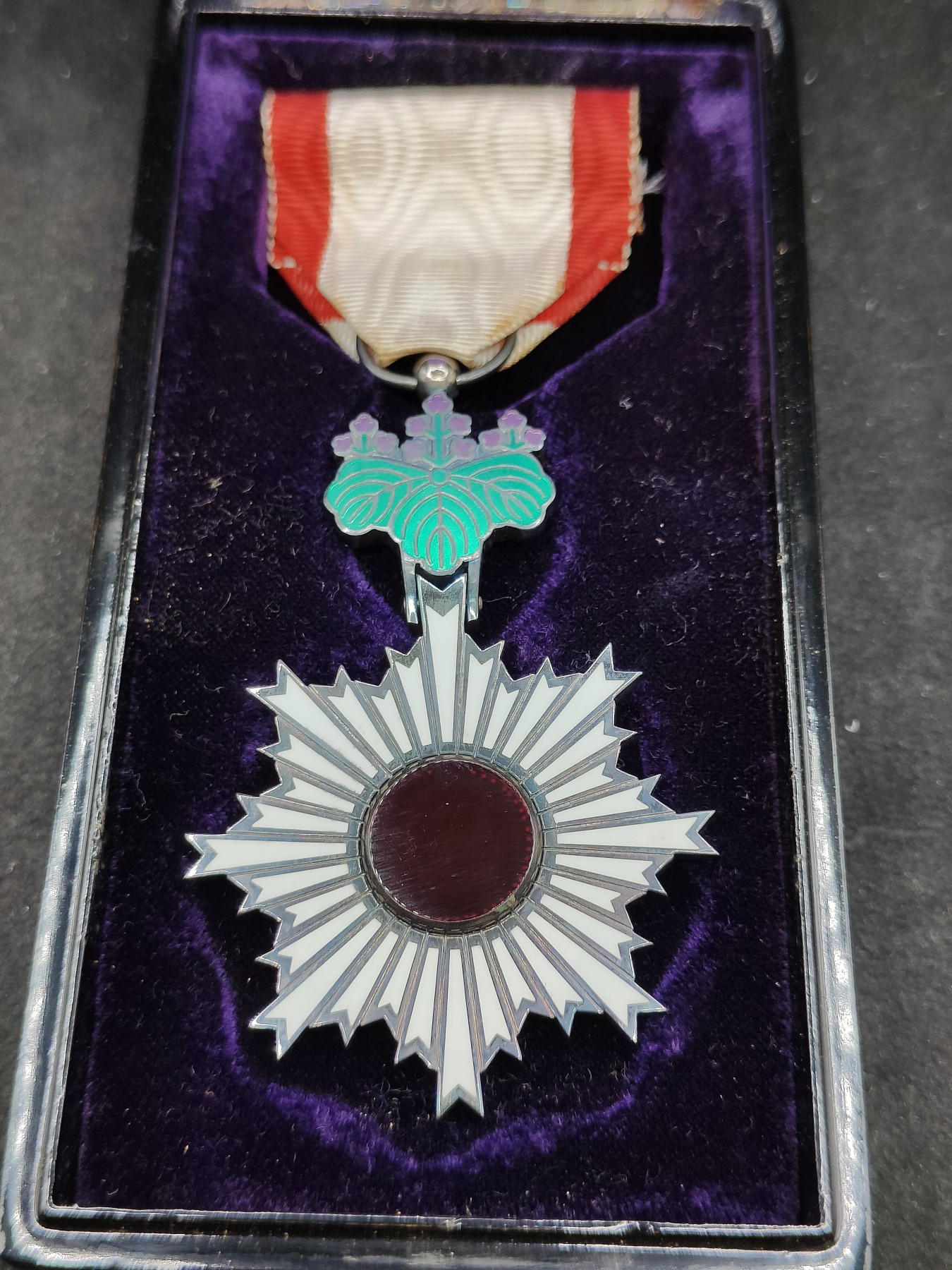 全场0元起拍 第142期 咸鱼国勋章拍卖专场 3月27日（周三）下午6：00开始 日本六等旭日章银制带盒