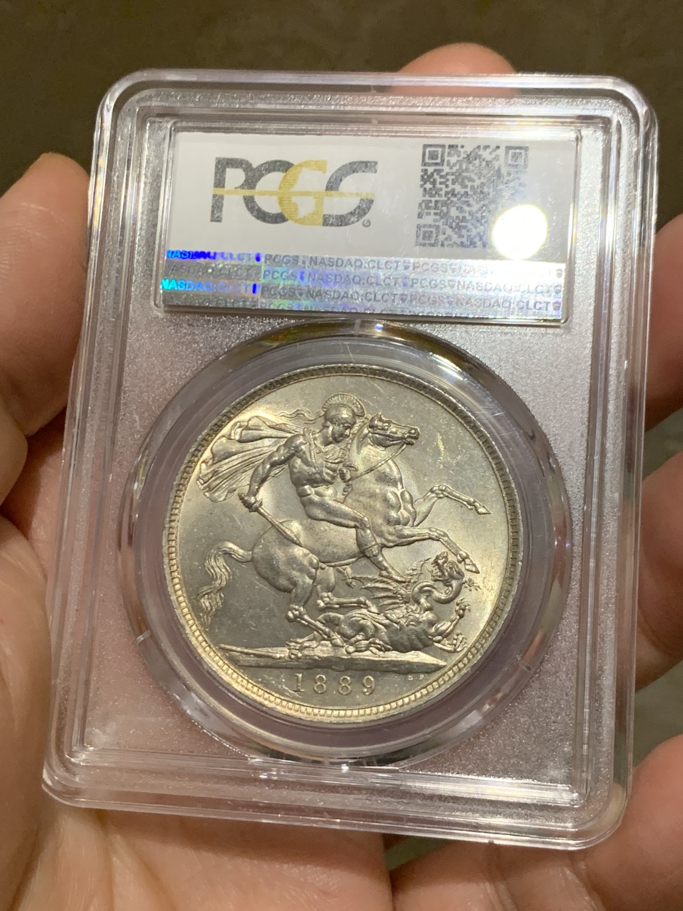 《竞宝斋》第252场-周日，周一2场连拍 (全场包邮) PCGS MS62 英国1889年披纱马剑克朗银币 十字光漂亮