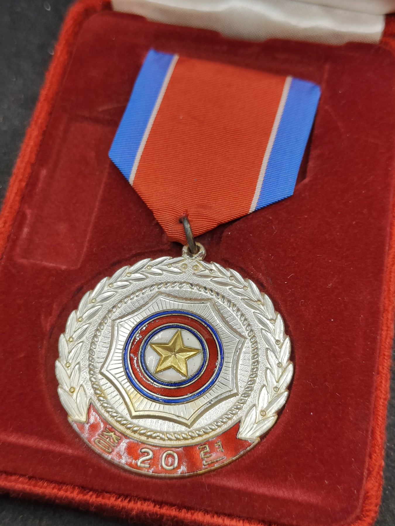 全场0元起拍 第142期 咸鱼国勋章拍卖专场 3月27日（周三）下午6：00开始 朝总联20周年纪念章