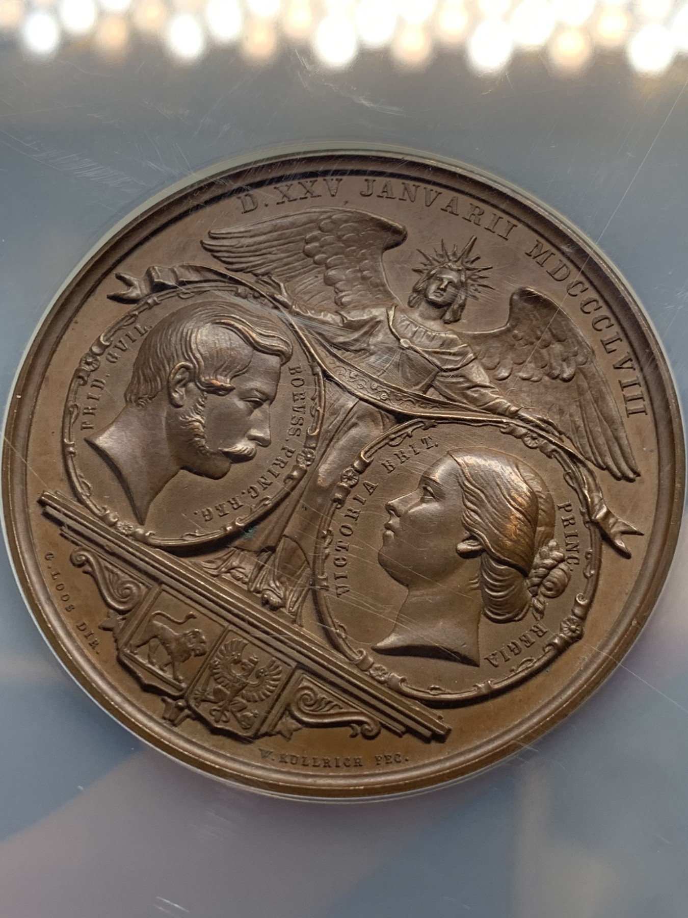 《竞宝斋》第252场-周日，周一2场连拍 (全场包邮) NGC MS64BN 英国1858威廉和维多利亚结婚纪念铜章 经典品种 大盒封装