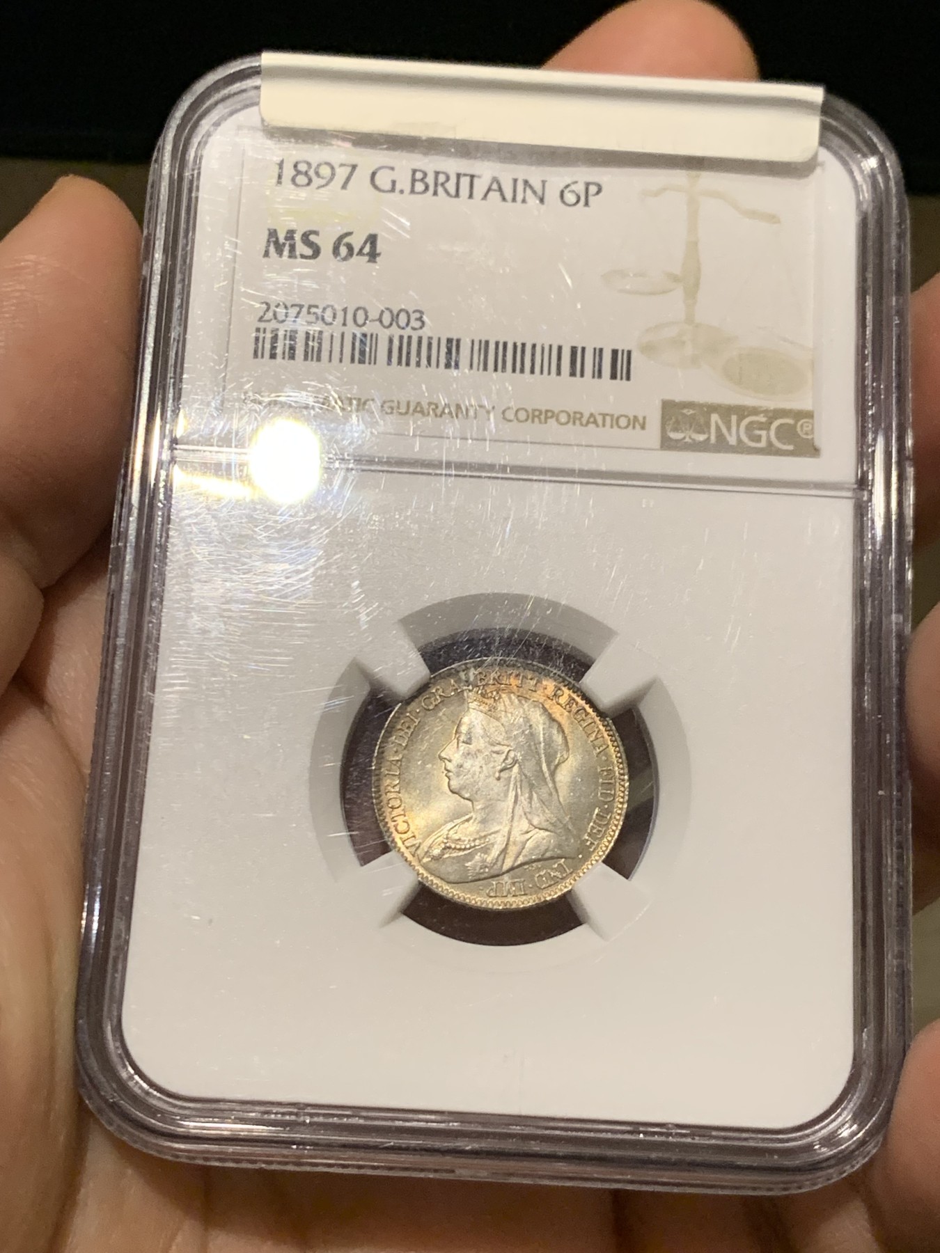 《竞宝斋》第252场-周日，周一2场连拍 (全场包邮) NGC MS64 英国维多利亚女王披纱6便士银币  橙彩包浆很好看 gem宝石光泽