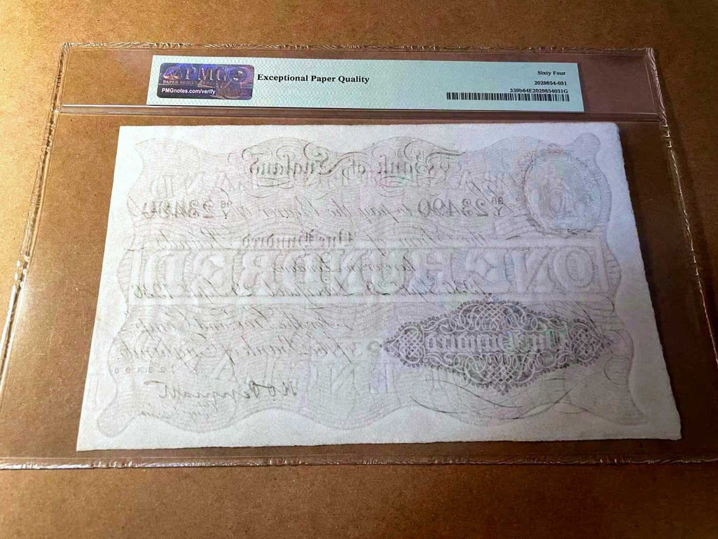 【Blue Auction】✨世界纸币精拍第450期——英伦三岛专场 【亚军分 p339b 高值好品实属罕有】英格兰银行1936年100英镑 超大票幅 利物浦分行  由于当时英格兰银行的总行位于伦敦，所以白镑上书写的发行地点也是伦敦居多，而像利物浦，曼彻斯特，利兹等城市的英格兰银行当地分行发行的纸币就较为稀有，如此高分原票是一张不可多得的藏品 