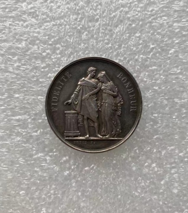 瓶子🏺第134期拍卖会 法国19世纪早期银质婚章  蜜蜂银标  直径33毫米  重量15.4克