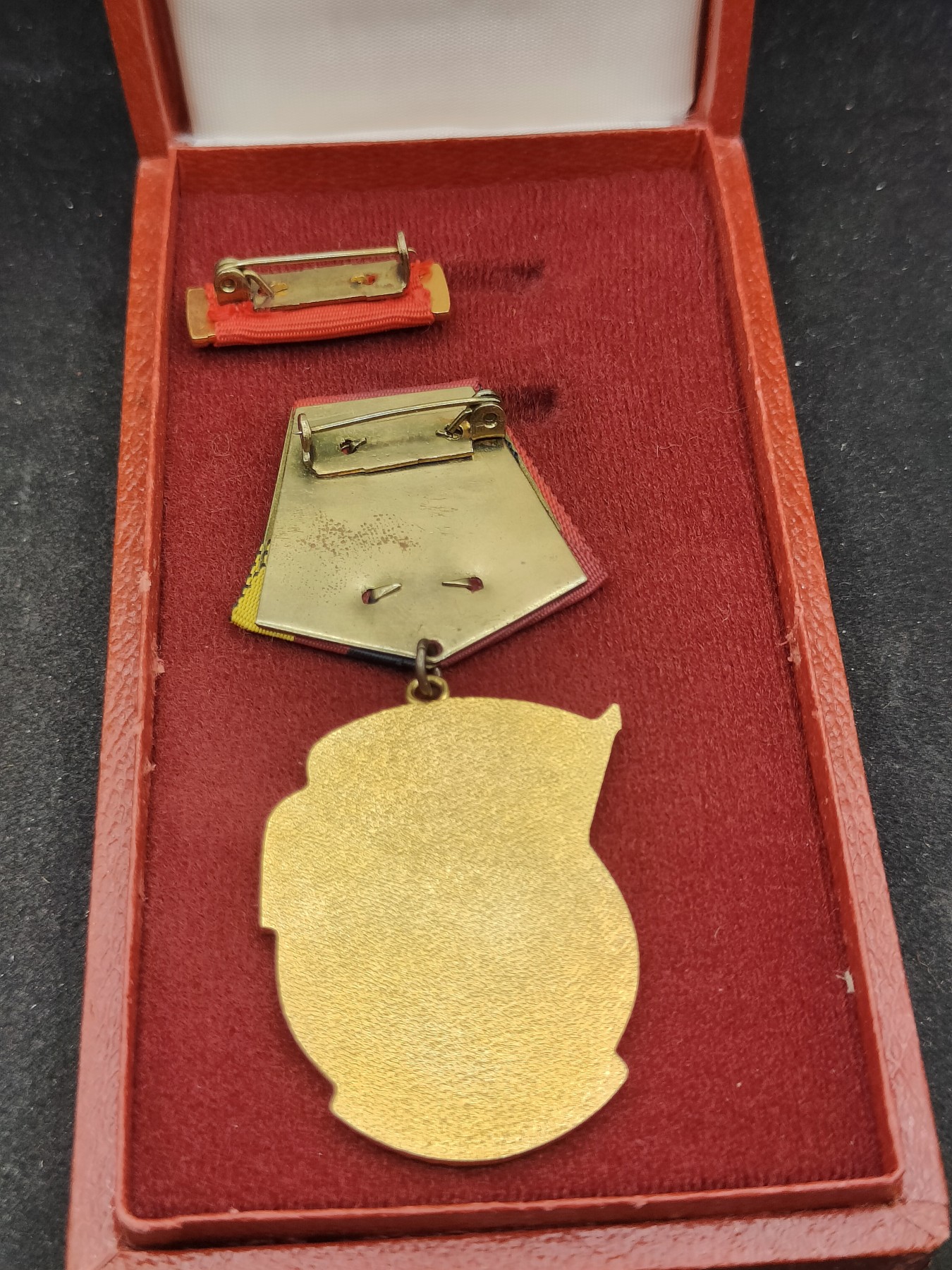 全场0元起拍 第142期 咸鱼国勋章拍卖专场 3月27日（周三）下午6：00开始 东德 早期 劳动旗帜勋章