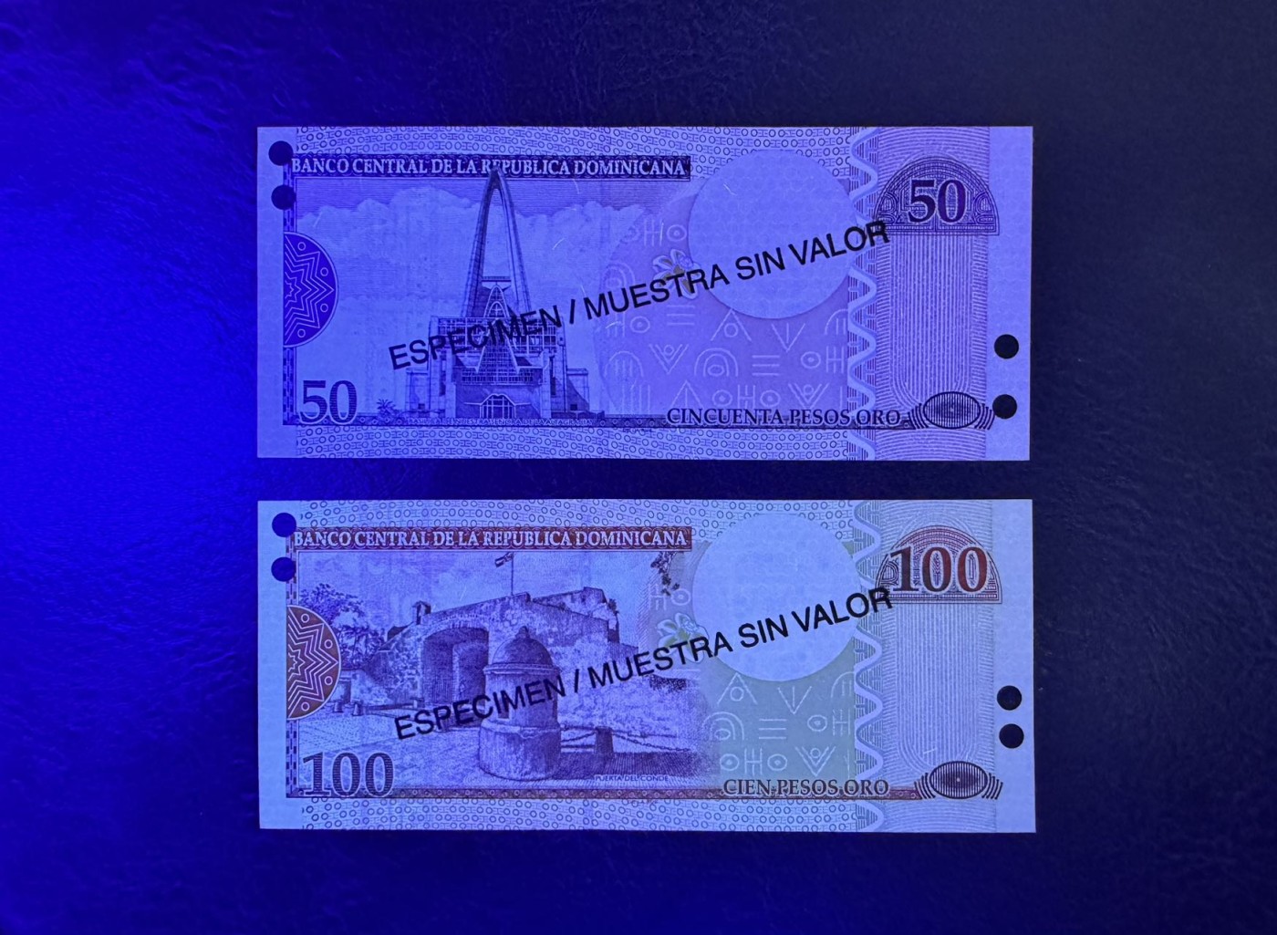 收藏联盟Quantum Auction 第333期拍卖  多米尼加2002年50和100比索样票 品相全新UNC