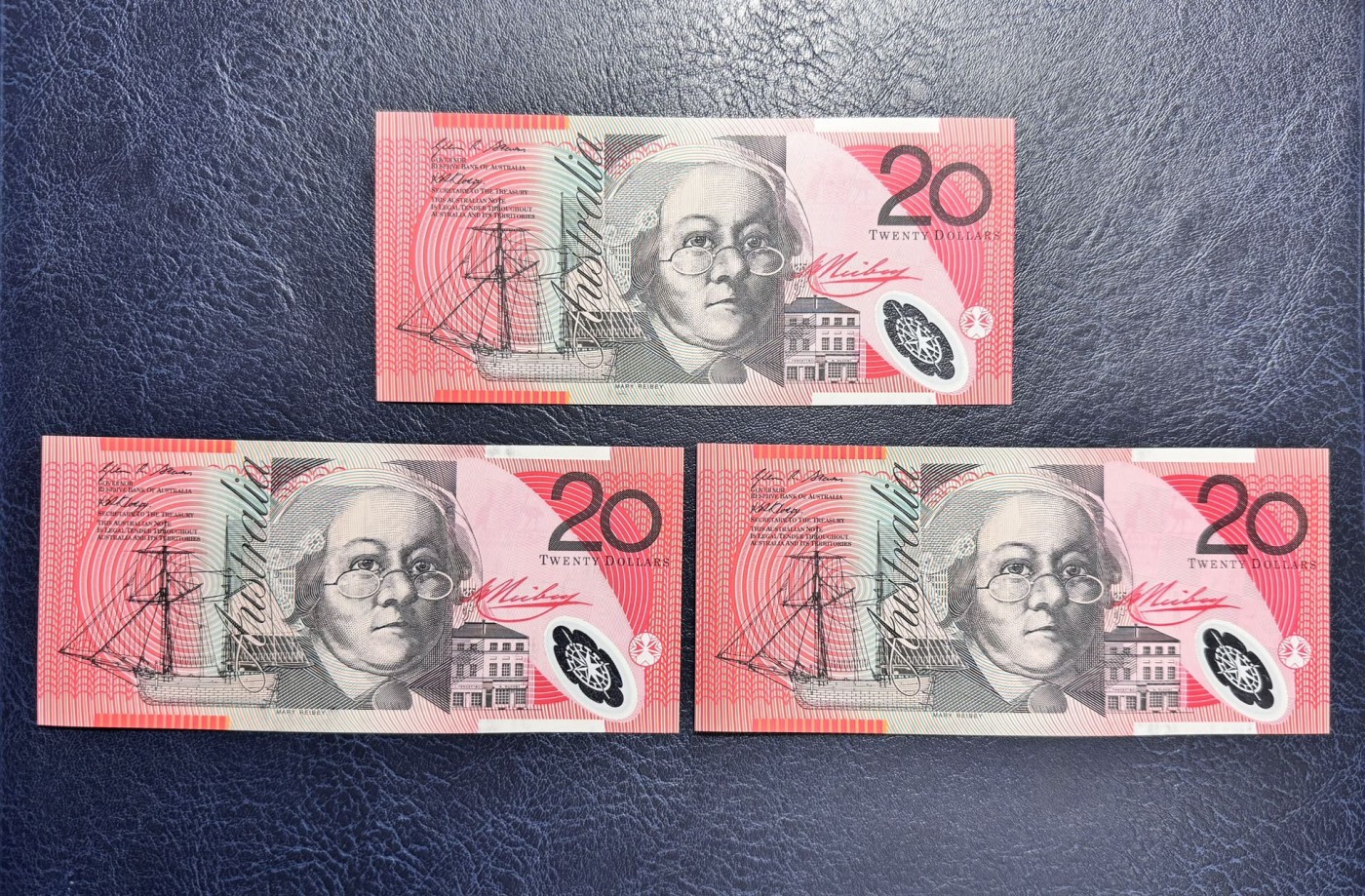 收藏联盟Quantum Auction 第333期拍卖  澳大利亚2008年20元三张 品相全新UNC 早期年份 “皇家飞行医生服务”组织创始人 牧师 约翰.弗林