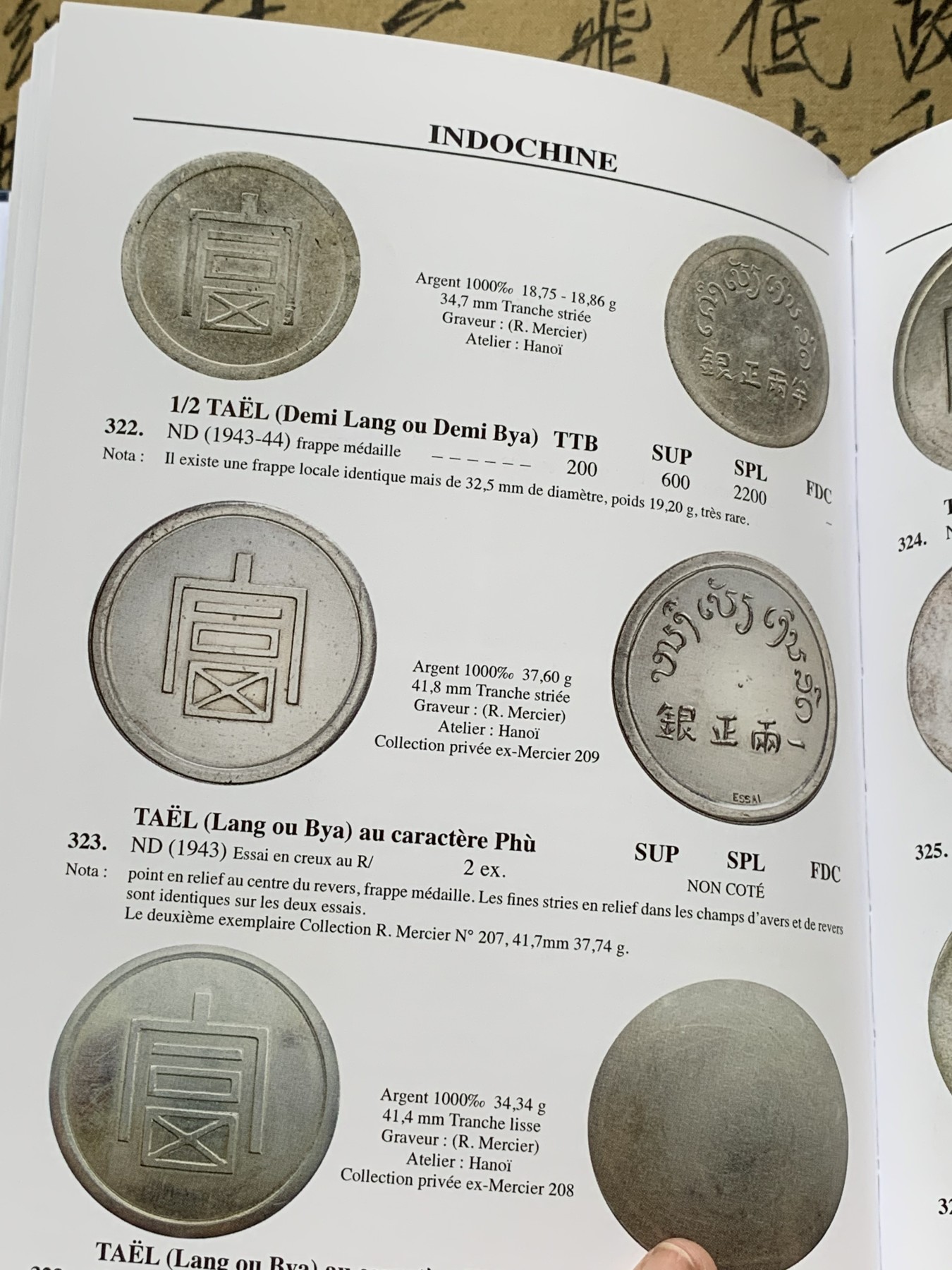 《竞宝斋》第252场-周日，周一2场连拍 (全场包邮) 原封未开 法属印支硬币及代币目录，包含东南亚各国法国占领期间发行货币，坐洋，大小富以及鹿头等均有详细版别介绍。