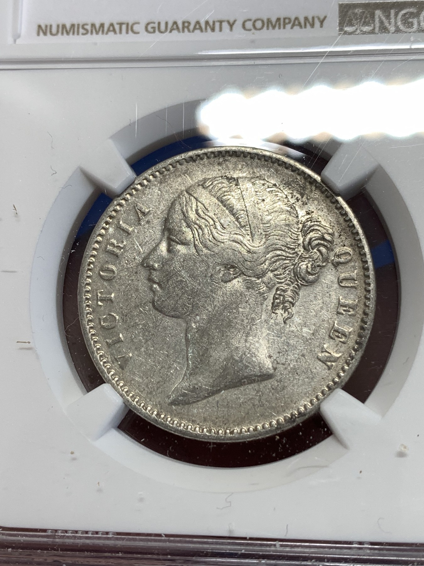 《竞宝斋》第252场-周日，周一2场连拍 (全场包邮) NGC AU50 英属印度1840年维多利亚女王双辫版1卢比银币