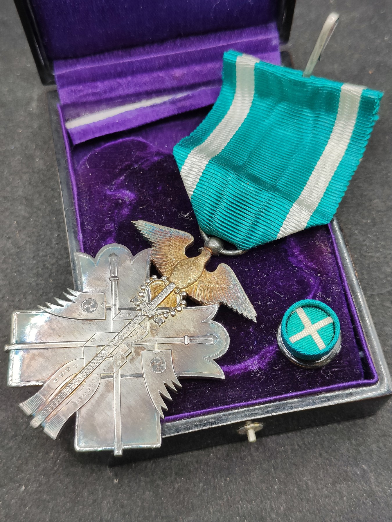 全场0元起拍 第142期 咸鱼国勋章拍卖专场 3月27日（周三）下午6：00开始 日本七级金鸱章银制带盒略