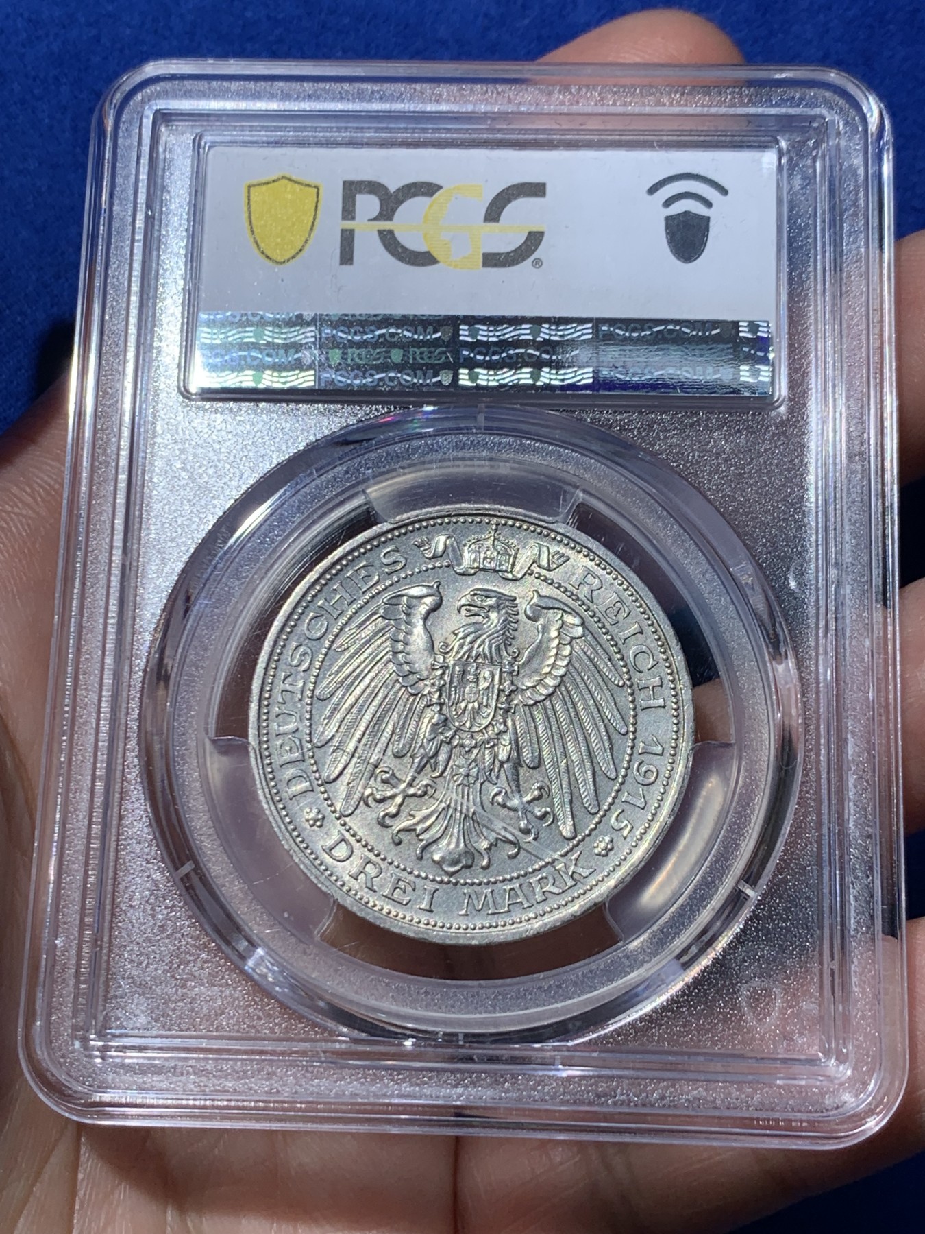 《竞宝斋》第252场-周日，周一2场连拍 (全场包邮) PCGS MS64 德国普鲁士1915曼斯菲尔德屠龙3马克银币 背面盒子上有一划痕