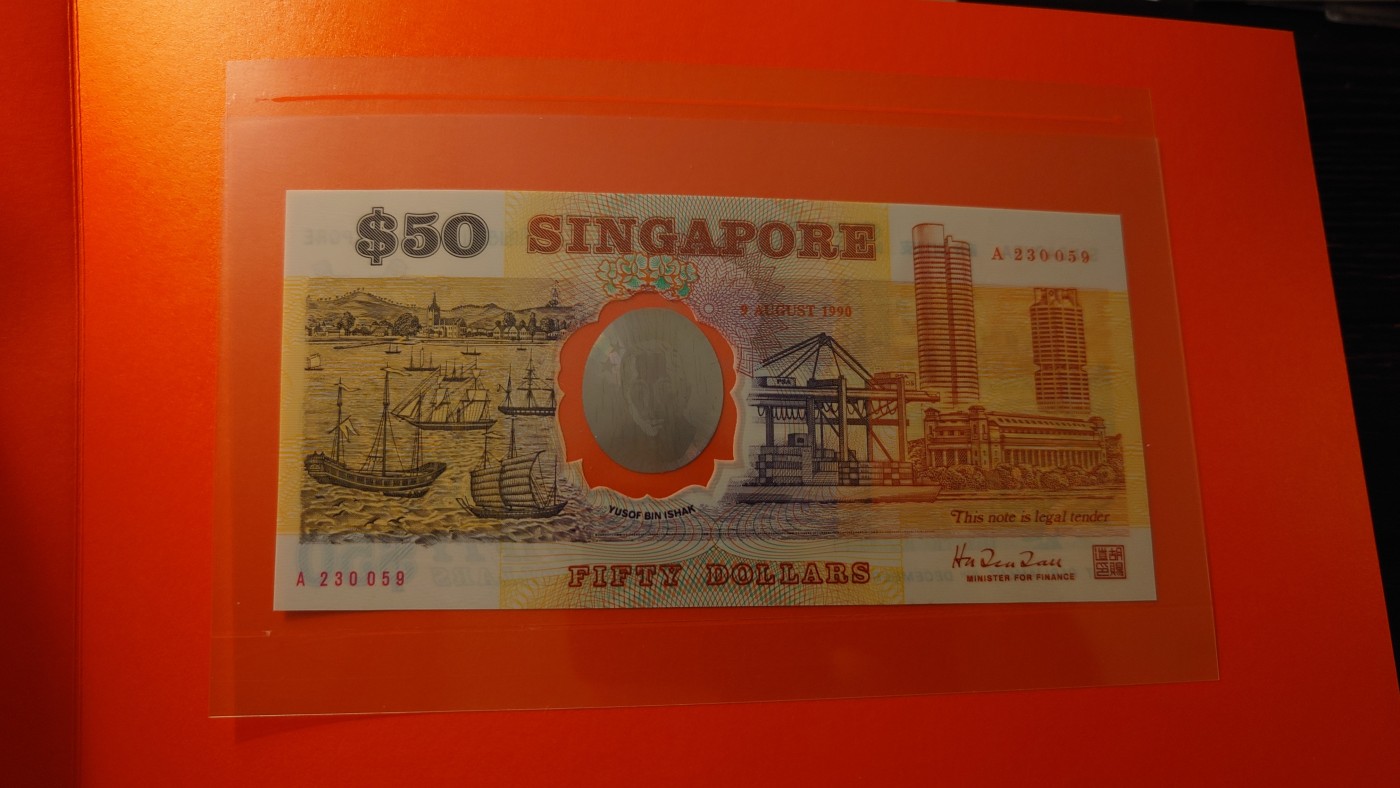 【世界钱币】精选微拍第99期暨2024年第10期  少量新品裸钞和评级币 1990年新加坡50元纪念钞 A冠全新绝品无47尾号059 原装册