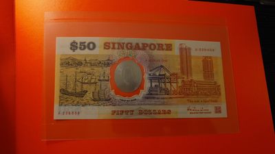 【世界钱币】精选微拍第99期暨2024年第10期  少量新品裸钞和评级币 1990年新加坡50元纪念钞 A冠全新绝品无47尾号059 原装册