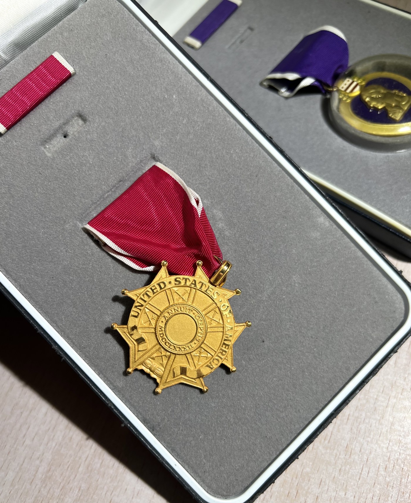大猫徽章拍卖 第244期  美国🇺🇸原盒勋章一组2⃣️