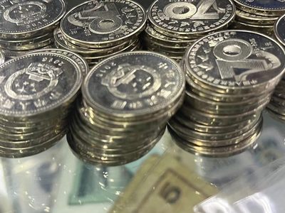 开心钱币 - 非常稀少的卷拆抗日战争胜利70周年纪念币，10枚