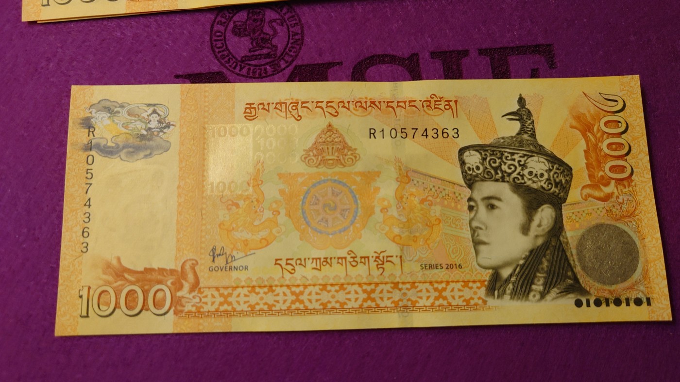 【世界钱币】精选微拍第99期暨2024年第10期  少量新品裸钞和评级币 2016年不丹1000 流通版 全新绝品尾号4363