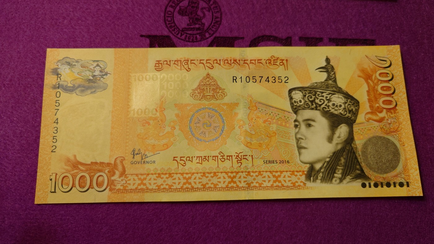【世界钱币】精选微拍第99期暨2024年第10期  少量新品裸钞和评级币 2016年不丹1000 流通版 全新绝品尾号4352