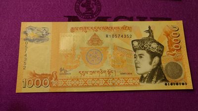 【世界钱币】精选微拍第99期暨2024年第10期  少量新品裸钞和评级币 2016年不丹1000 流通版 全新绝品尾号4352