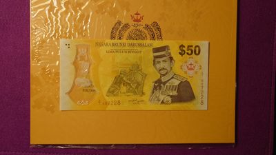 【世界钱币】精选微拍第99期暨2024年第10期  少量新品裸钞和评级币 2017年文莱50林吉特纪念钞 首发F1冠原装册少见 全程无4尾号7228 全新绝品